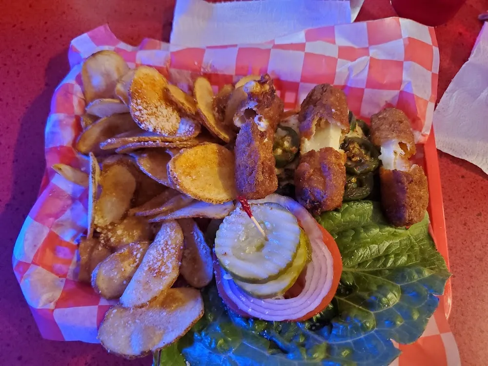 Burger w Mozzerella Sticks and Jalaoenos